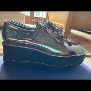 Stuart Weitzman Kent platinum shoes. Size 8.5